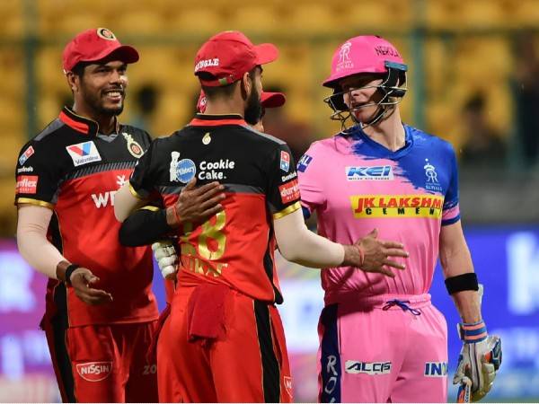 2 కోట్లతో స్మిత్, మాక్స్‌వెల్: