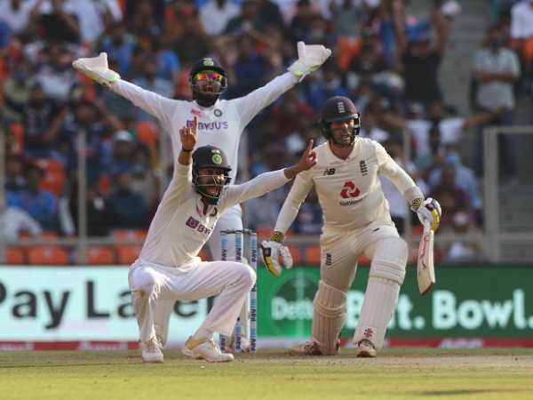 ఆదుకున్న క్రాలీ: