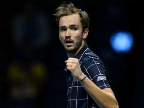 మెద్వెదెవ్ ముందంజ..