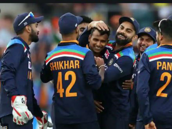  మూడు ఫార్మాట్లలో ఆడాలని..