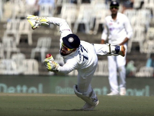 సూపర్‌ మ్యాన్‌ తరహాలో డైవ్‌ చేసి: