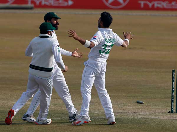 ఇంకా 126 పరుగులు