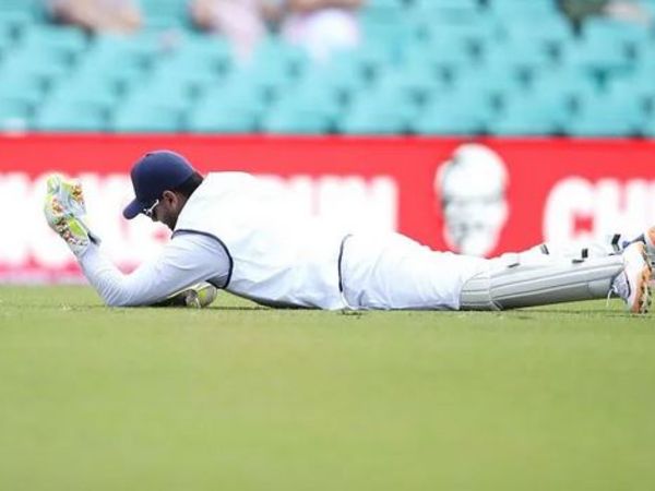 చివరి వరకూ క్రీజులో నిలిచి: