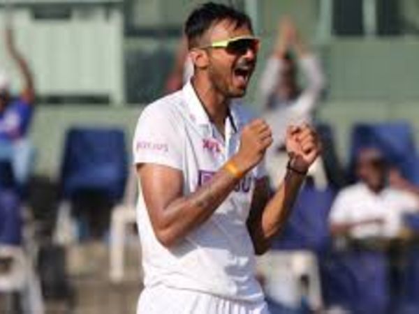 అక్షర్ 30 స్థానాలు..