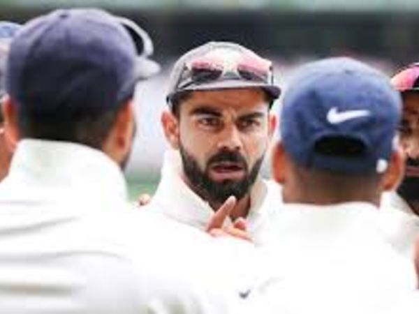 కూతురు పుట్టిన సంతోషంలో.. కూతురు పుట్టిన సంతోషంలో..