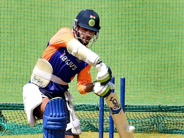 డేంజర్‌​ జోన్‌లో ధావన్: