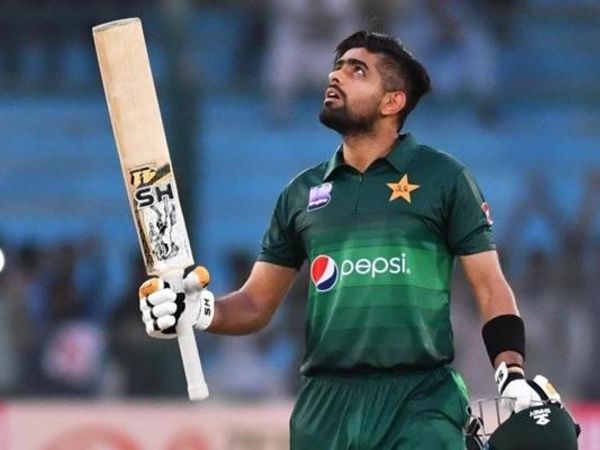 2015లో బాబర్ అరంగేట్రం: