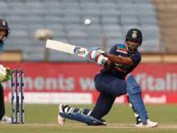  జట్టు మనిషైన ధావన్‌: