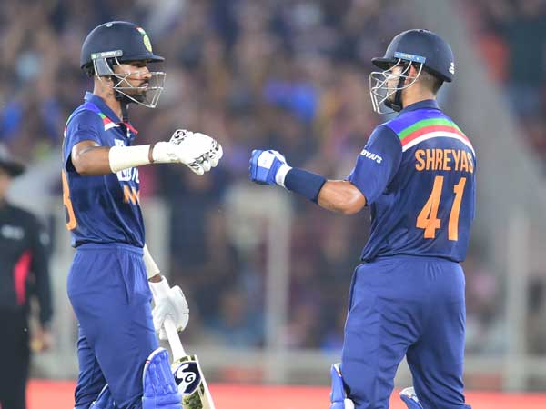 స్వల్ప స్కోర్లకే