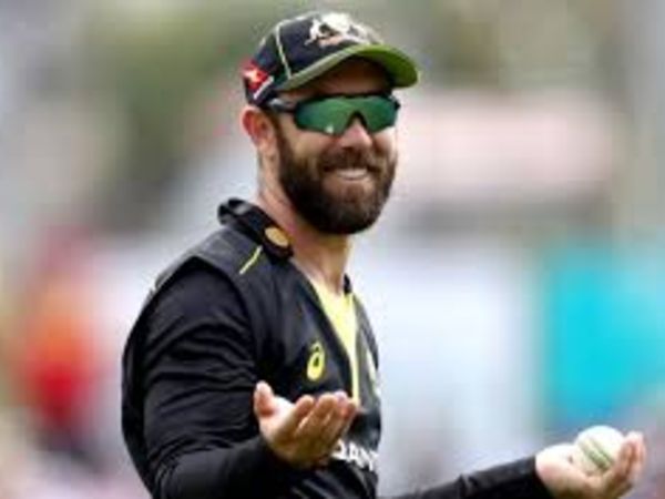 మ్యాక్స్వెల్కు కానుక: మ్యాక్స్వెల్కు కానుక: