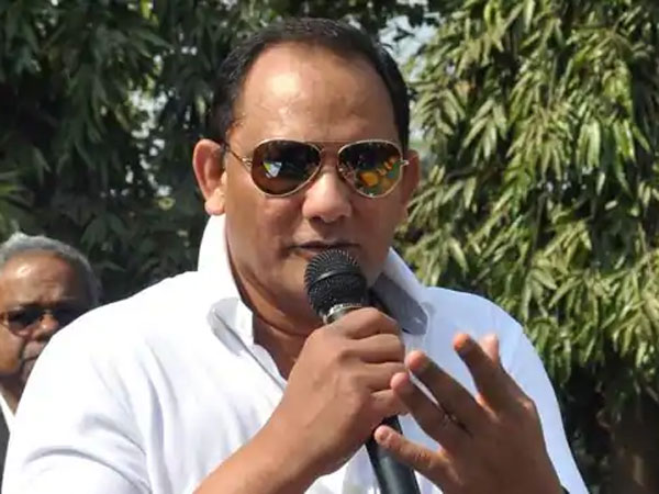 అయూబ్‌, అజహర్‌ల మధ్య మాటల యుద్ధం: