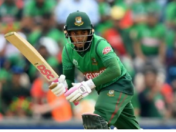 ముస్తాఫిజుర్, హుస్సేన్ ధాటికి: