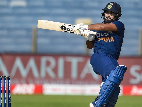 ఆదుకున్న రిషభ్ పంత్ ఆదుకున్న రిషభ్ పంత్