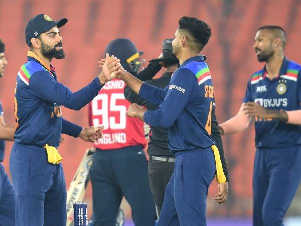 ఆరంభంలో భారీగా పరుగులు ఇచ్చుకున్నా: