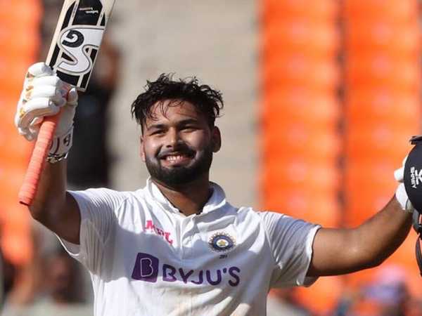 వికెట్లు కాపాడుకునేందుకు: