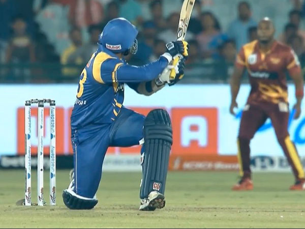 అలవోకగా..