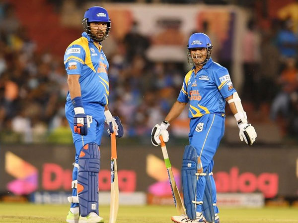 ఆదుకున్న సచిన్-యువీ..