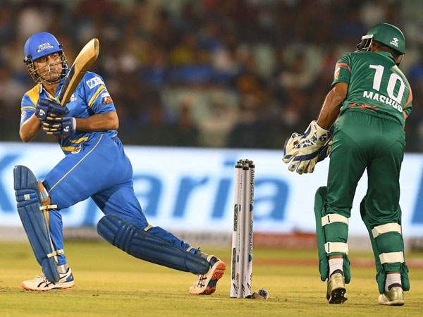 రెచ్చిపోయిన వీరూ..