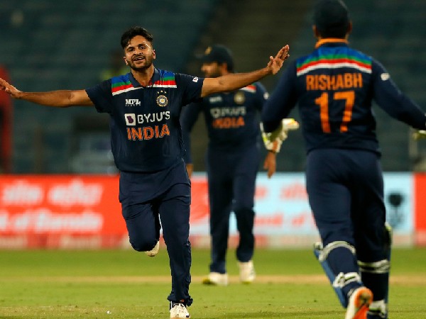 ఆకట్టుకున్న భువీ, శార్ధూల్: