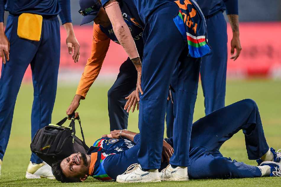 India vs England: Shreyas Iyer taken for scans after shoulder injury; could be in doubt for IPL India vs England: Shreyas Iyer taken for scans after shoulder injury; could be in doubt for IPL