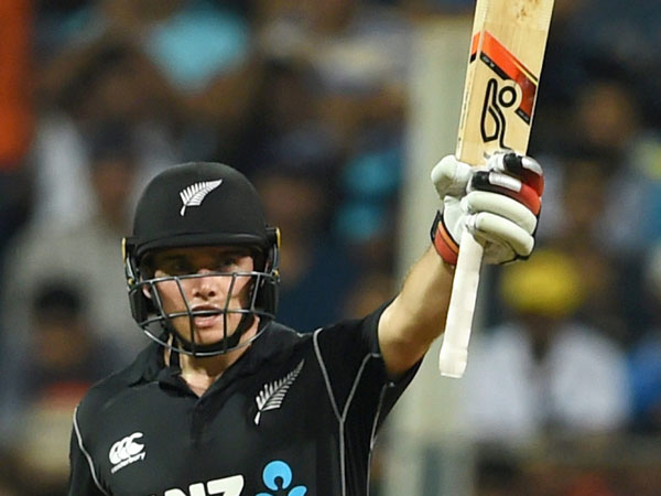 టామ్ లాథమ్ సెంచరీ..