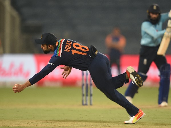 విరాట్ స్టన్నింగ్ క్యాచ్..