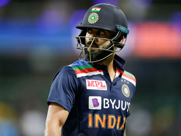 కోహ్లీ హాఫ్ సెంచరీ