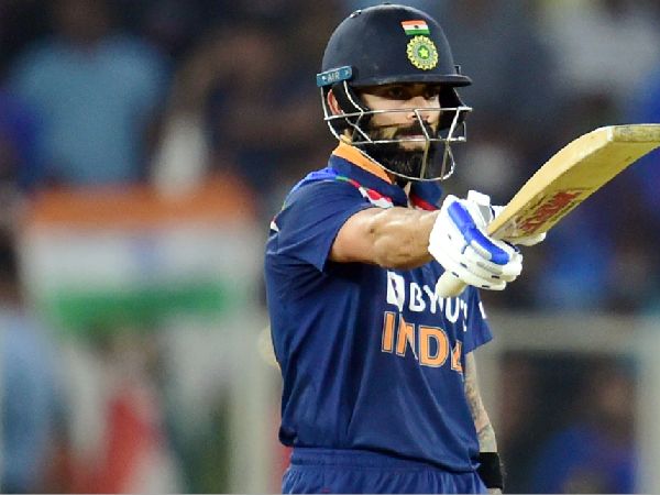 తొలి బ్యాట్స్మెన్గా: తొలి బ్యాట్స్మెన్గా: