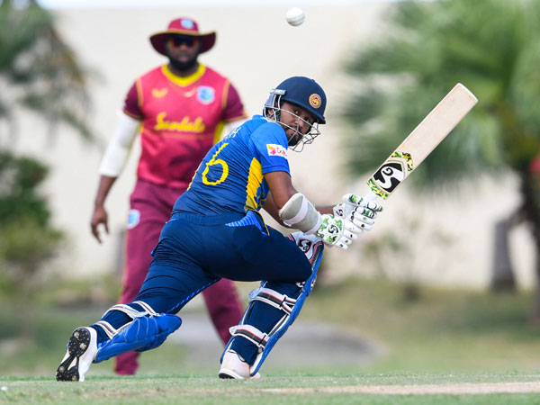 ‘అబ్‌స్ట్రక్టింగ్‌ ద ఫీల్డ్'..