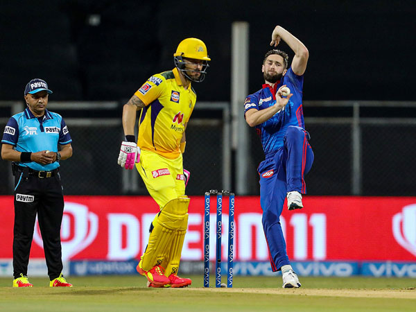 పూర్ పవర్లే బ్యాటింగ్..