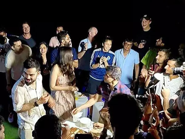 పార్టీల్లో ఆటగాళ్ల రచ్చ..