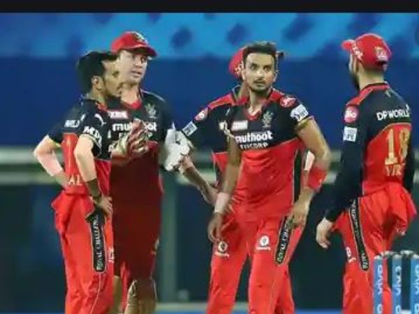 తొలి ఓవర్‌లో 15 పరుగులు..