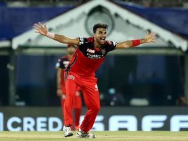  బౌలింగ్ నుంచి తప్పించాలని డిమాండ్: