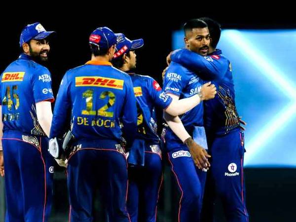 మలుపు తిప్పిన హార్దిక్ పాండ్యా..