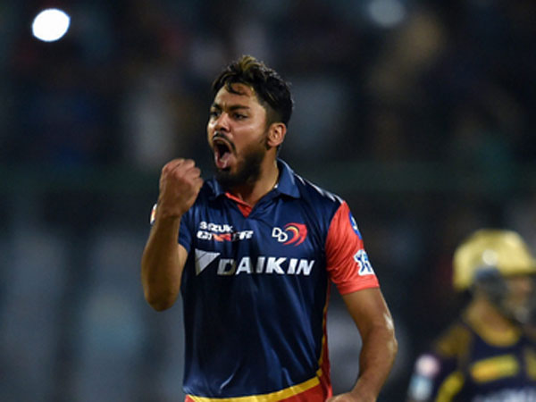 రెండు బంతులు ఎదుర్కొని