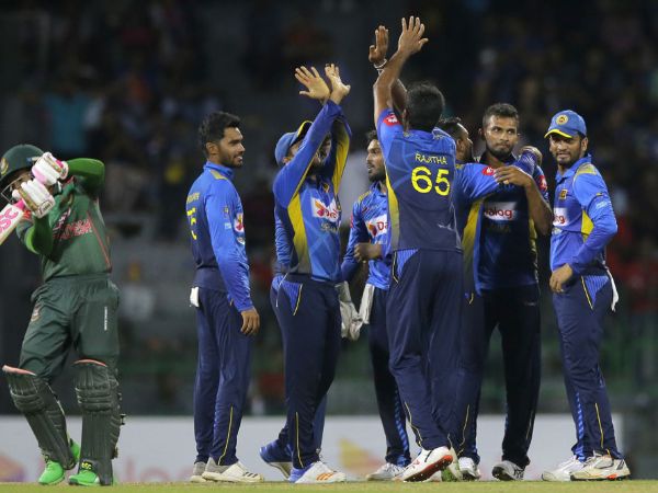  రాణించలేని లంక బౌలర్లు..