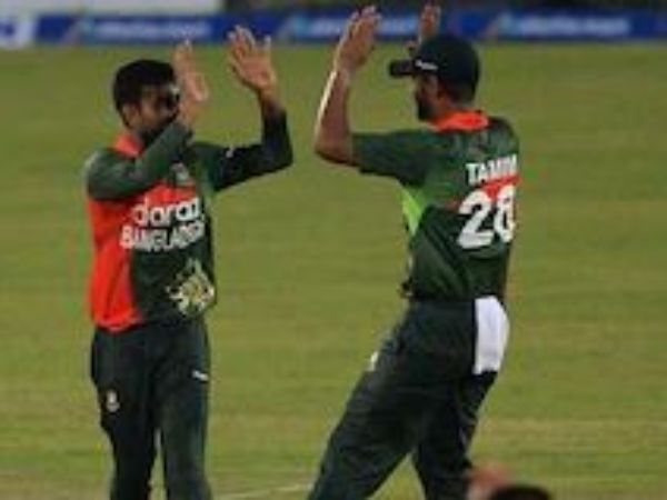 మిడిలార్డర్‌లో సెంచరీ పార్ట్‌నర్ షిప్