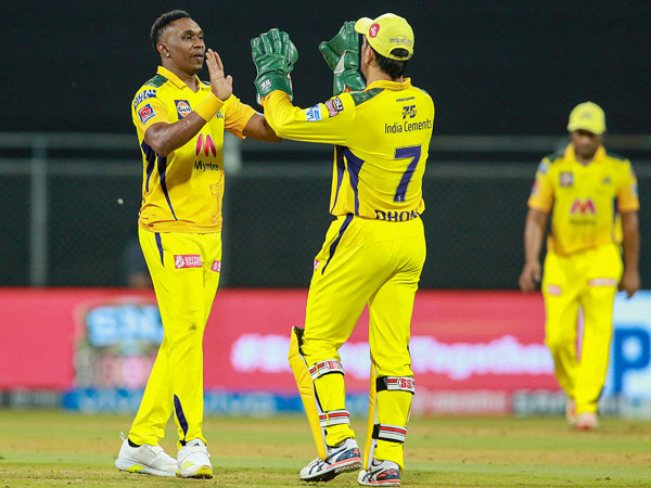 రోషనారా మైదానానికి ఆటగాళ్లు