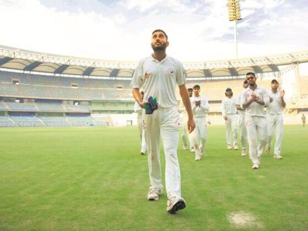  ఔటాఫ్ సిలబస్ బౌలర్‌లా..