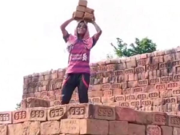 కరోనా తెచ్చిన కష్టం..