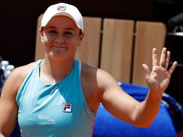 బార్టీ, సెరెనా ముందుంజ..