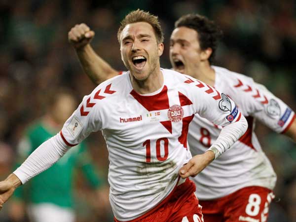 బోర్లాపడి ఉన్న ఎరిక్సన్‌ను