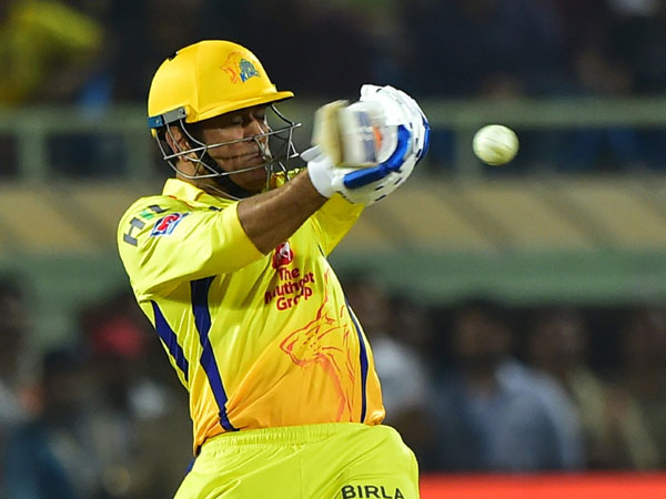 స్టేడియం బయటకు