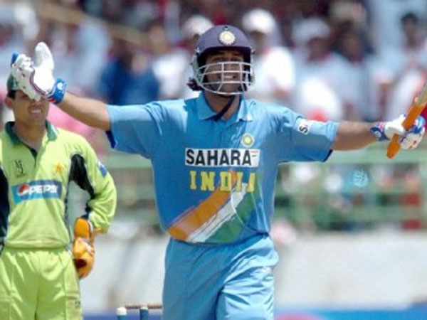 గోల్డెన్ డకౌట్‌తో ..