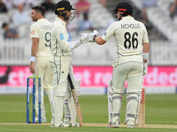 కేన్, టేలర్ ఔటైనా..