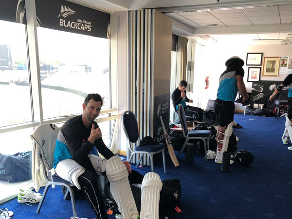 గోల్ఫ్ ఆడటానికి గోల్ఫ్ ఆడటానికి