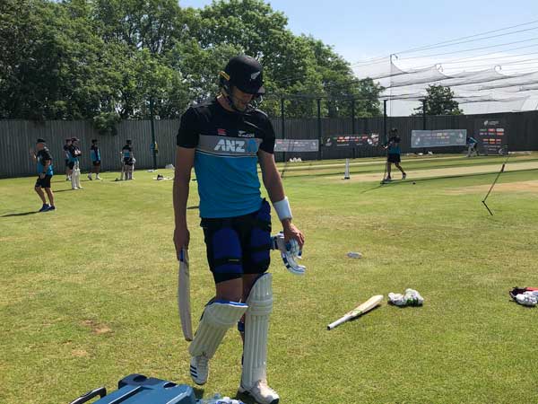 ఒకే ప్రాంగణంలో ఉన్నందున ఒకే ప్రాంగణంలో ఉన్నందున