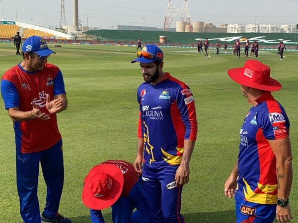 సర్ఫరాజ్ హాఫ్ సెంచరీ