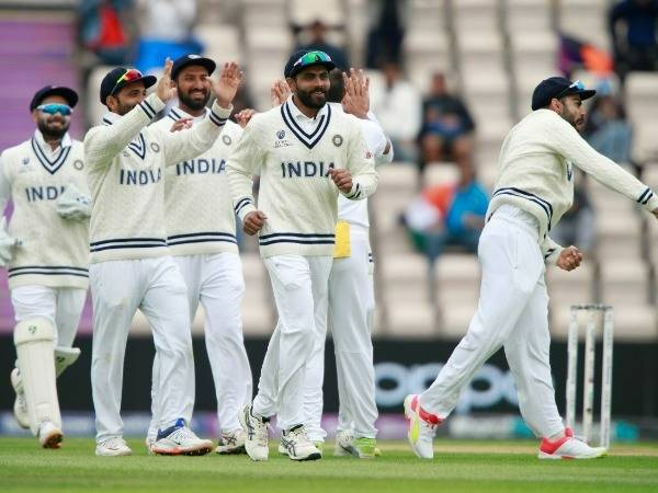 వరుసగా వికెట్లు..