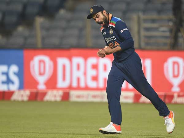 కోహ్లీకి గాయం కోహ్లీకి గాయం